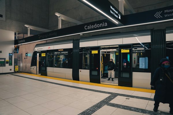 How can travelers choose the perfect UK rental for a romantic getaway?